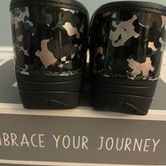 Dansko XP 2.0 camouflage Clogs - Picture 4 of 9